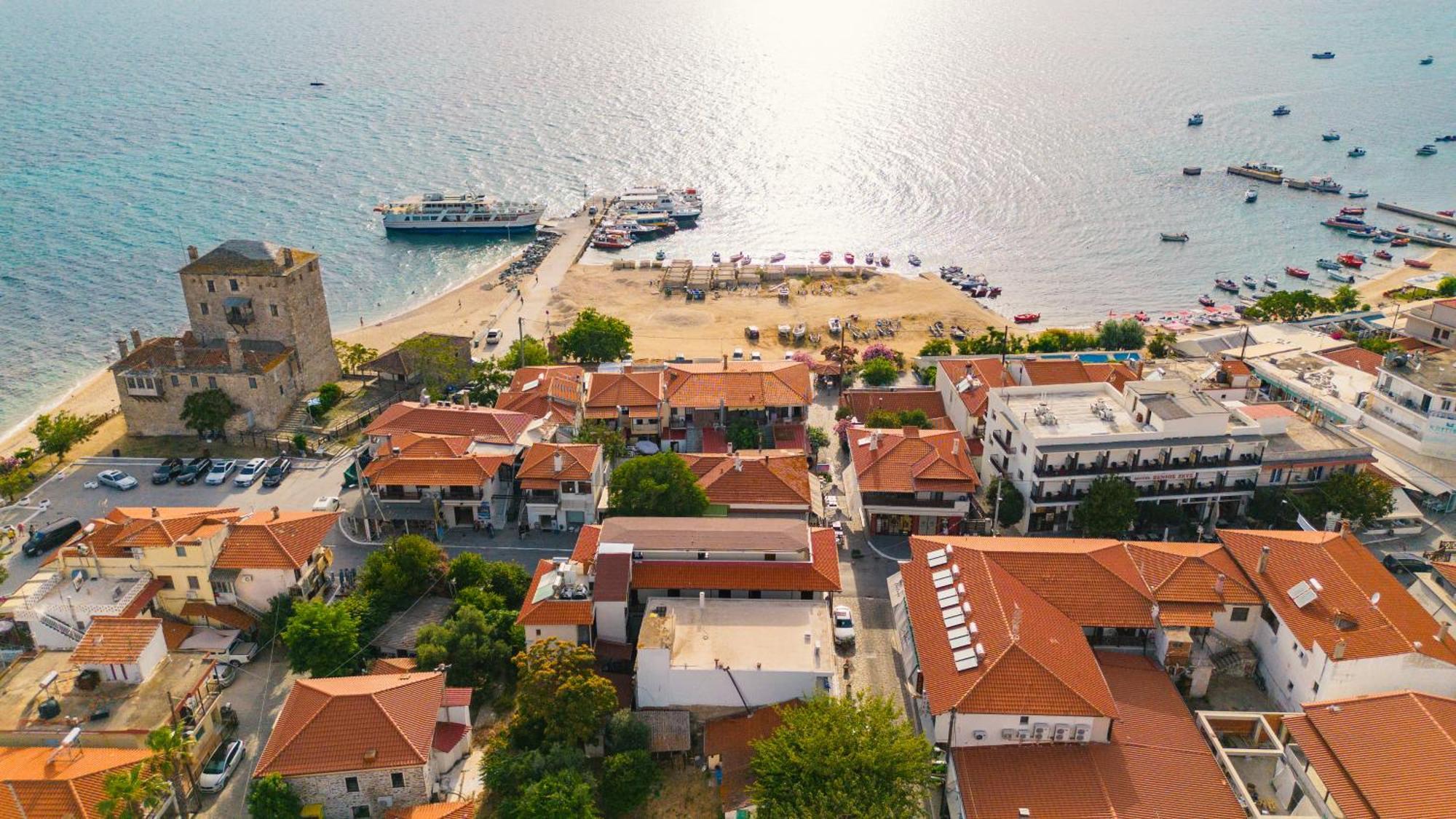 Athos Guest House Pansion Ouranoupoli Exterior photo