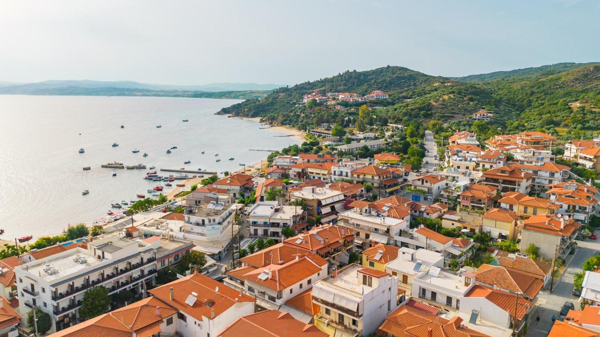 Athos Guest House Pansion Ouranoupoli Exterior photo