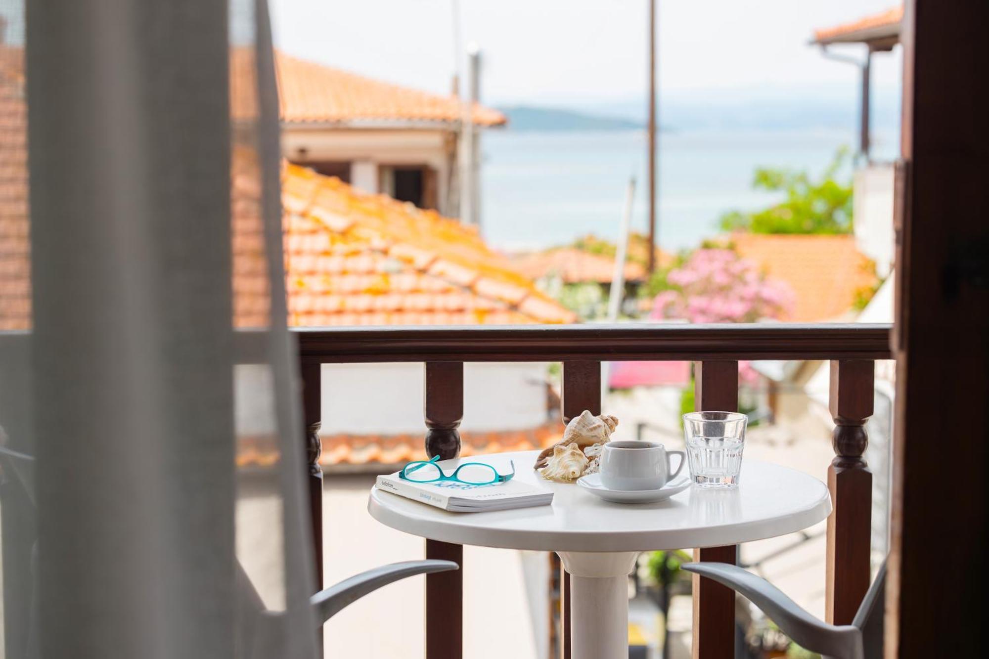 Athos Guest House Pansion Ouranoupoli Exterior photo